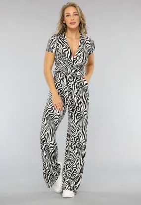 Kurzärmeliger Jumpsuit mit weißem Zebramuster