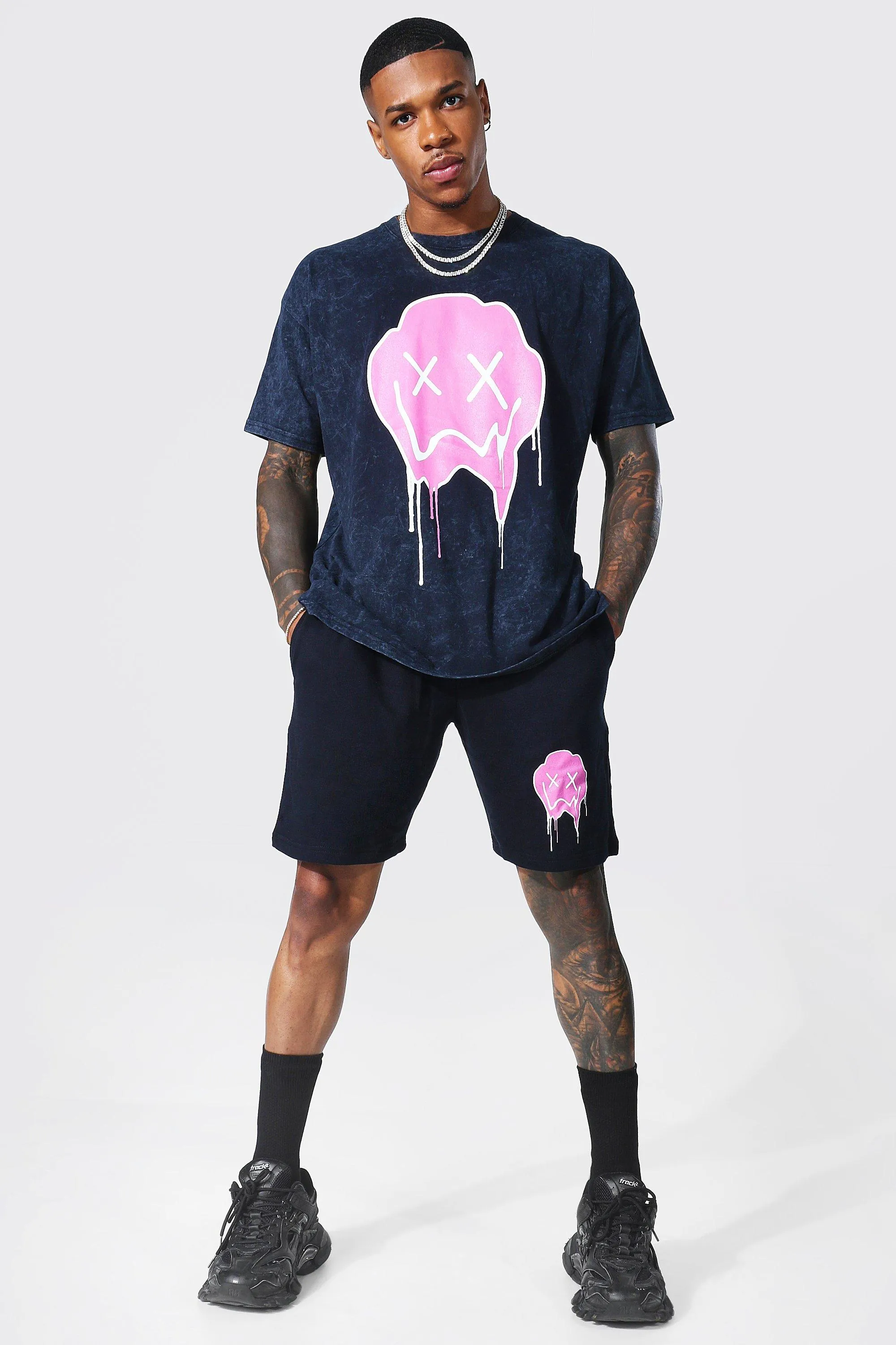 Oversize Batik T-Shirt und Shorts mit Drip Face Print